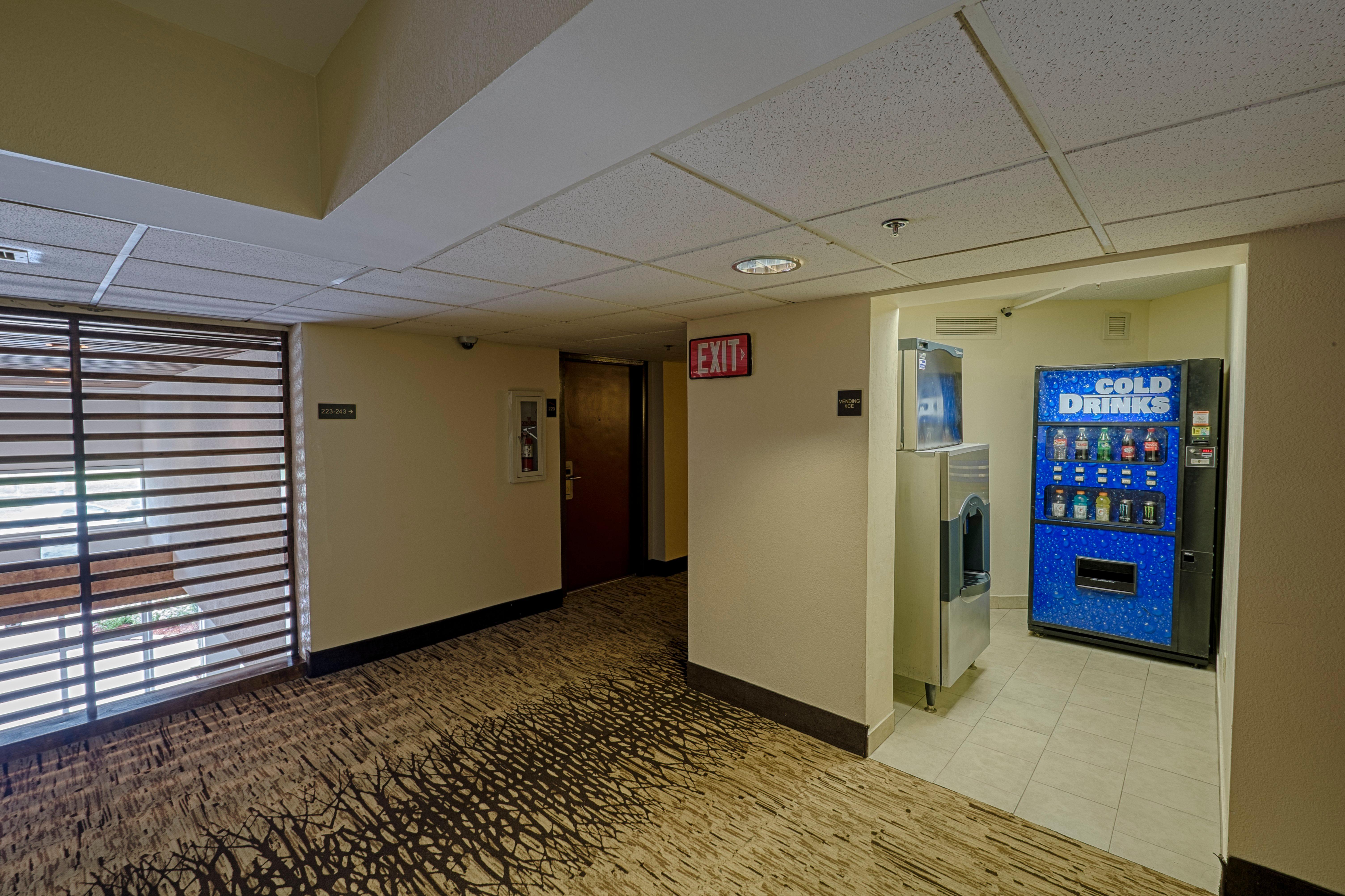 Red Roof Inn Plus+ Houston - Energy Corridor Extérieur photo