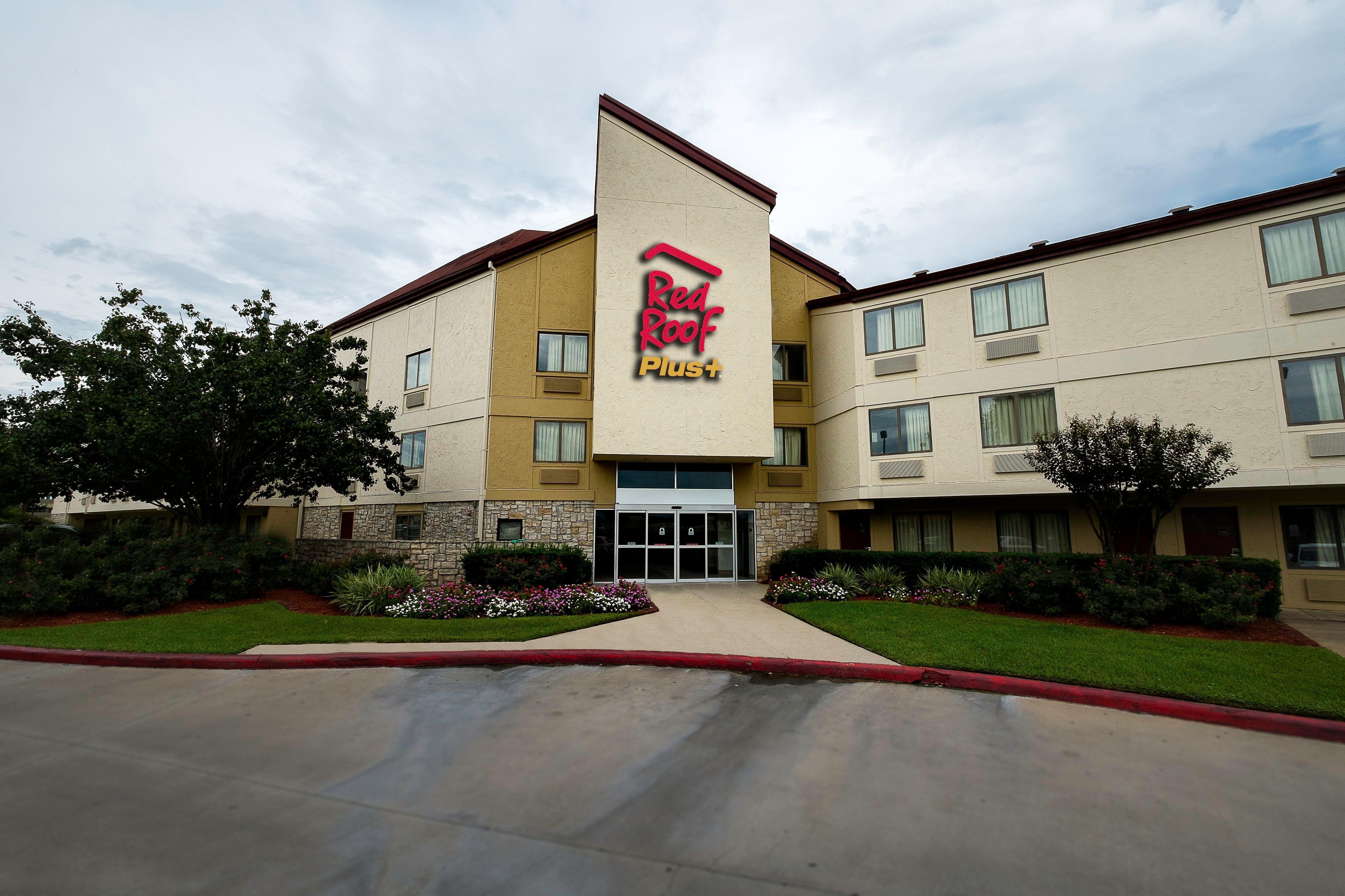 Red Roof Inn Plus+ Houston - Energy Corridor Extérieur photo