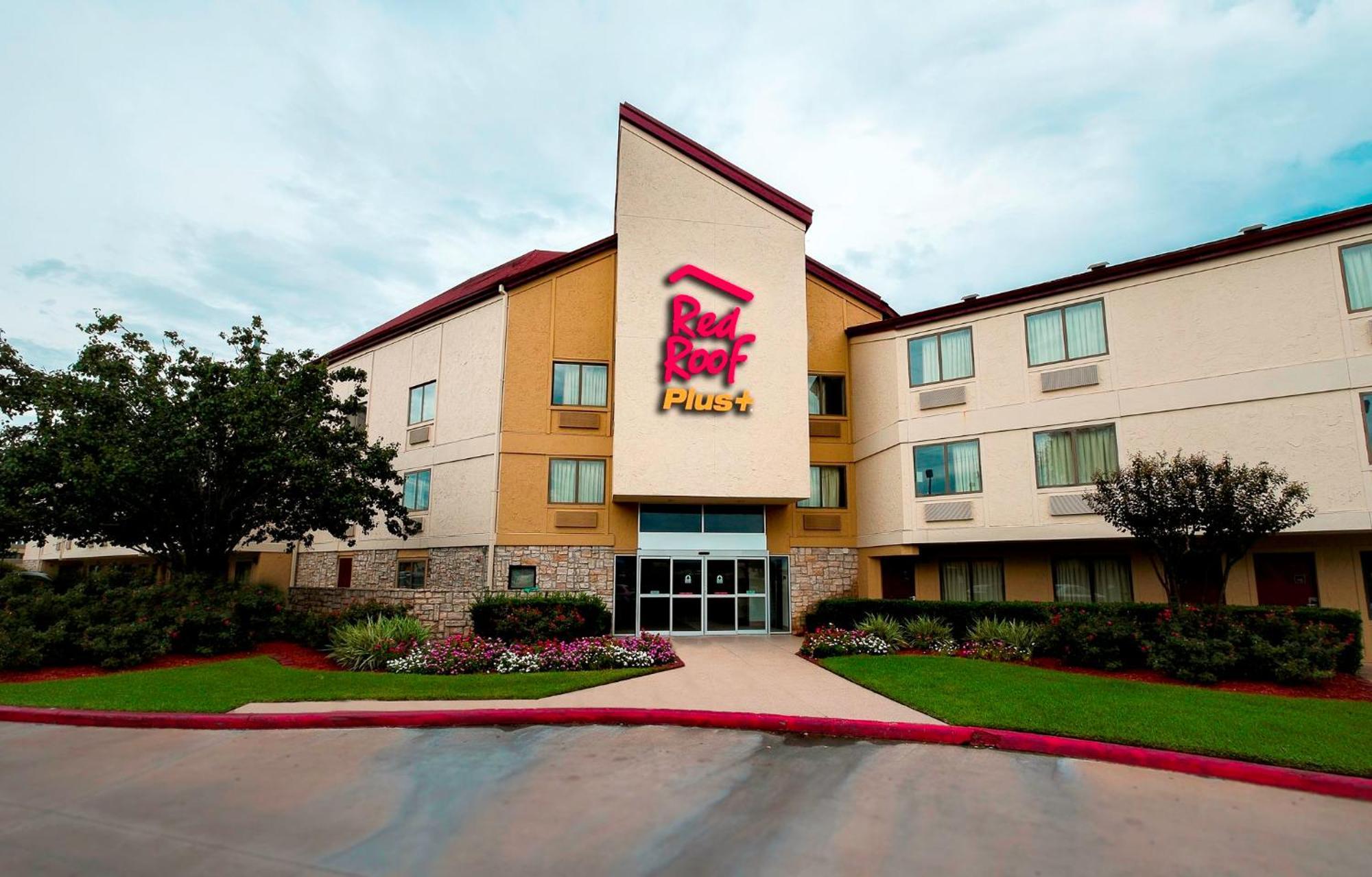 Red Roof Inn Plus+ Houston - Energy Corridor Extérieur photo